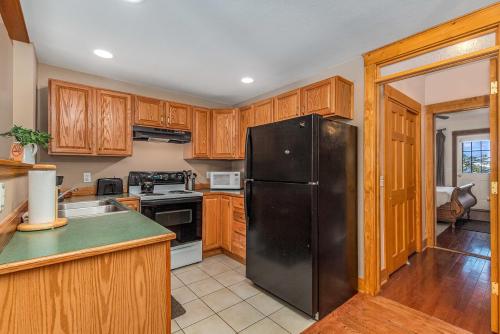 Hallett Peak 101 Condo - image 7