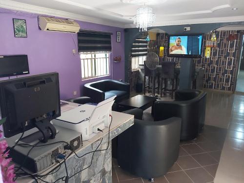 StayCation Suites And Apartment in Kosofe