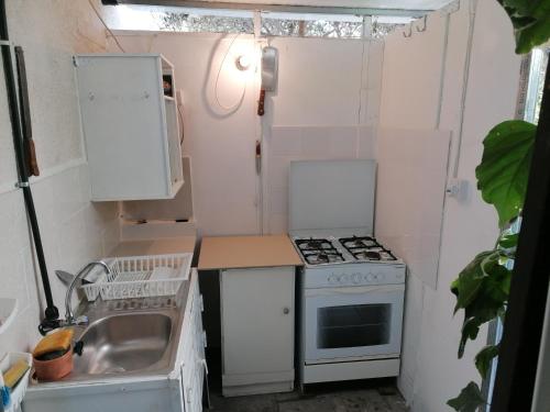 Entire Prefabricated Garden Room 1350m from beach