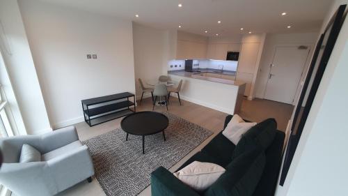 Luxury Apartment - Canary Wharf - Sleeps 4, , London