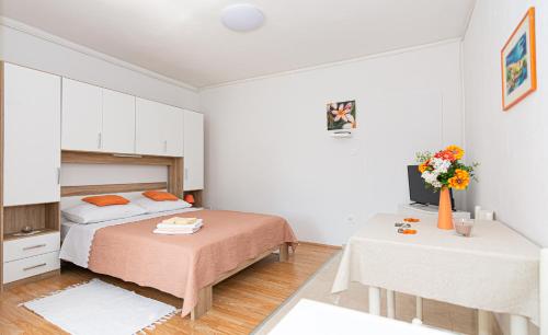 Apartments Luka - image 12