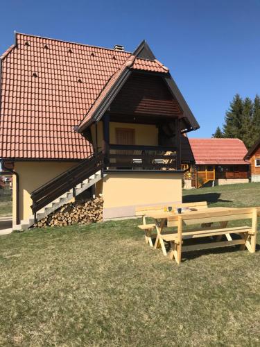 A szálláshely kívülről, Suncana dolina Tara in Rača