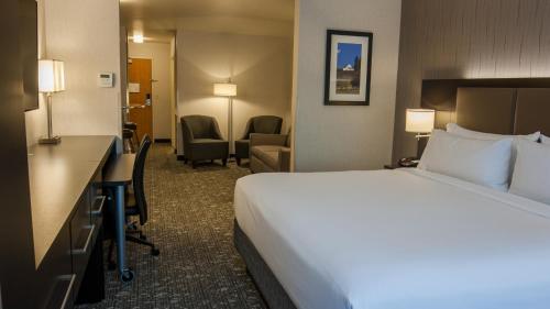 Holiday Inn Express & Suites Cheney, an IHG Hotel