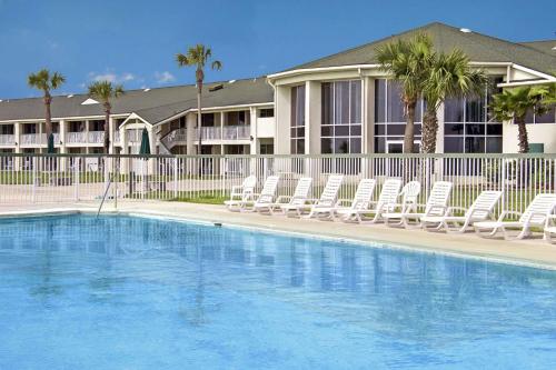 Days Inn & Suites by Wyndham Jekyll Island