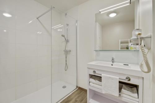 2 bedrooms, 3 beds