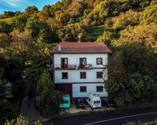 Surf Camp San Sebastian - Accommodation - Aia