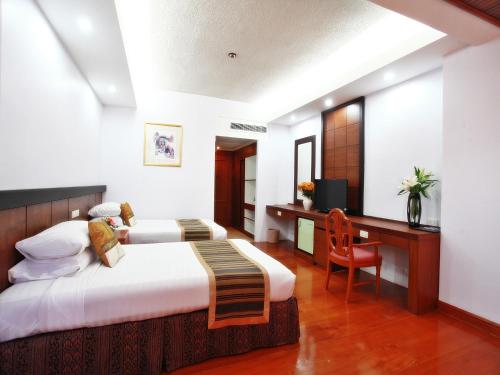 room detail thumbnail 2