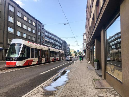 Large, comfortable, quiet - Luxury apartment minutes from Old Town