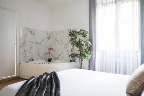 Luxury Suite with Jacuzzi in Trastevere