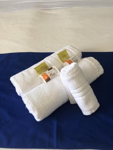 2 queen beds, 2 twin beds