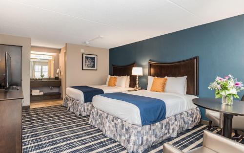 2 queen beds