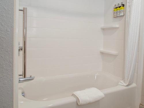 Holiday Inn Express & Suites Oklahoma City Airport By IHG - image 12
