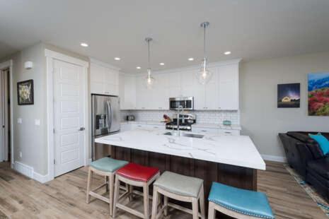 Gorgeous Snowbasin Ski Resort Vacation Rental near Pineview Reservoir Ew 23A - image 4