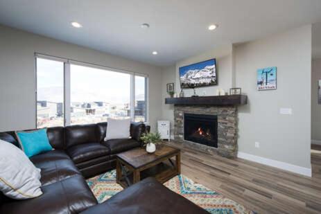 Gorgeous Snowbasin Ski Resort Vacation Rental near Pineview Reservoir Ew 23A - image 6