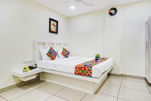 B&B Chennai - FabHotel Colors Service Apartment - Bed and Breakfast Chennai