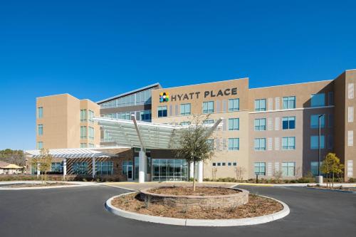 Hyatt Place Bakersfield - image 8