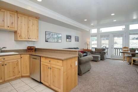 2 Bedroom Condo Vacation Rental in Huntsville, Utah, LS 18 photo 4