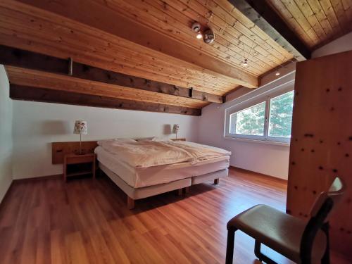 1 queen bed, 2 twin beds, 1 sofa bed