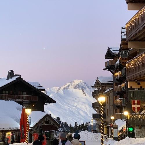 Surrounding environment, Arc 1950 aux pieds des pistes near Mount Pourri