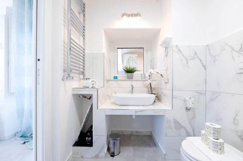 Panoramic Suite with Jacuzzi in Trastevere - image 9