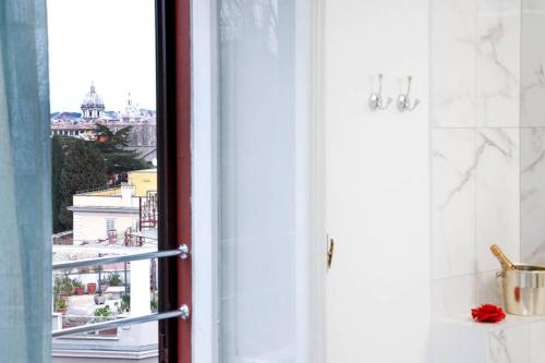 Panoramic Suite with Jacuzzi in Trastevere - image 10