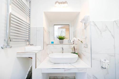 Panoramic Suite with Jacuzzi in Trastevere - image 13