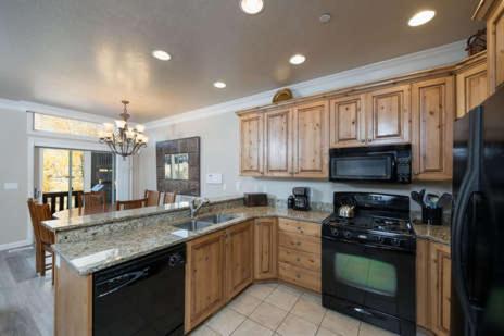 2 Bedroom Luxury Condo near Pineview and Snowbasin - Sleeps 4 LS 43A - image 3