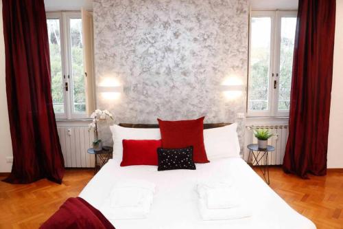 Black Enchanting Jacuzzi Suite Trastevere, Rom (Foto 10)