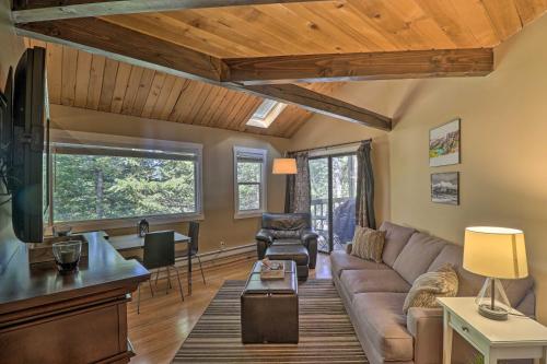 Airy Resort Condo Less Than 3 Miles to Whitefish Mountain! in 白魚鎮
