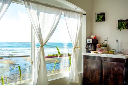 BEACHFRONT Escape - Cozy Studio Tijuana