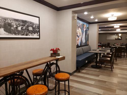 Oxford Suites Spokane Downtown - image 3
