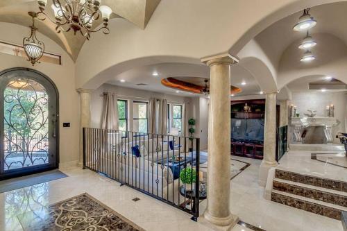 Estate Resort Style Oasis 6BDRM, 5.5 Bath Heated Pool with Misters in North Phoenix