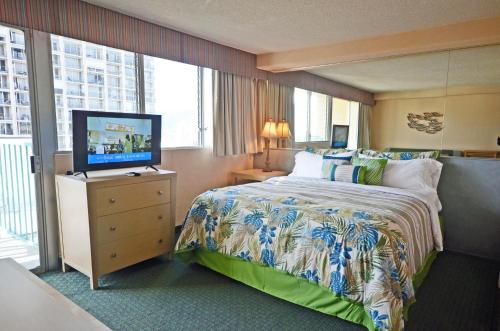 Aloha Surf 1205 Two Beds Pool Walk to WAIKIKI BEACH! - image 2