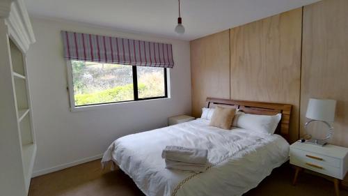 Pencarrow Lakeside Apartment - Accommodation - Queenstown