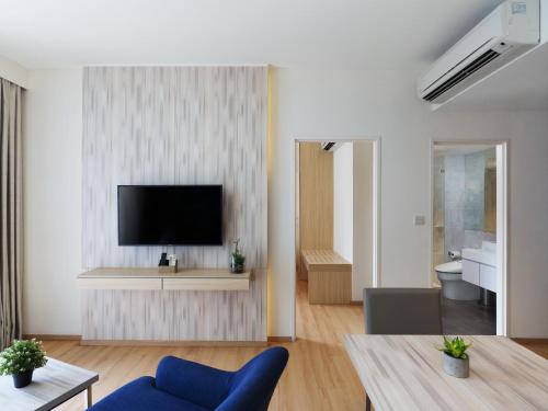 Suite, executive