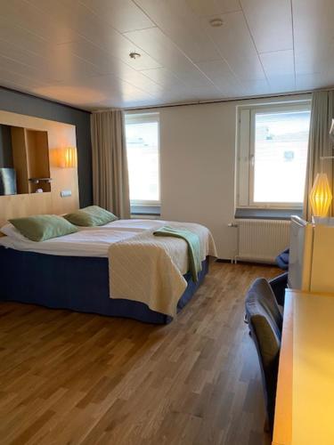 Strand City Hotel The 4-star Strand City Hotel offers comfort and convenience whether youre on business or holiday in Ornskoldsvik. Featuring a complete list of amenities, guests will find their stay at the property a