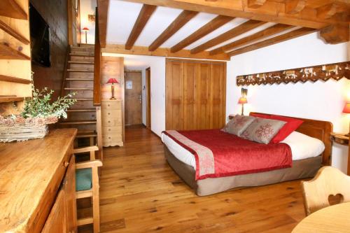 2 bedrooms, 4 beds