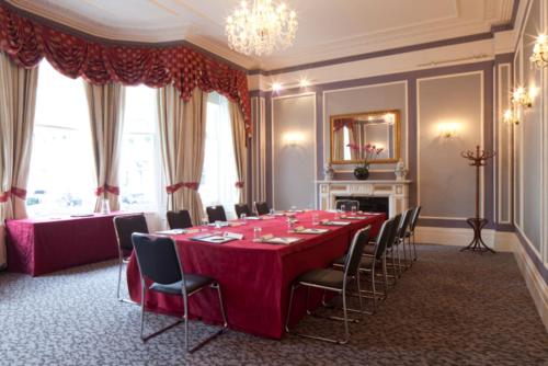 Strathmore Hotel - image 3