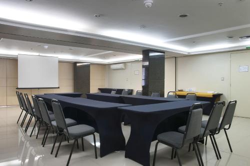 Master Porto Alegre Hotel - Av Carlos Gomes, Próximo ao Consulado Americano - 회의실/연회장