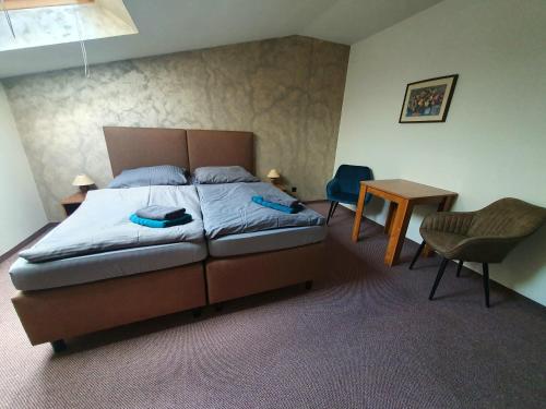 1 queen bed