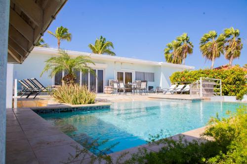 A Ocean View Malmok Villa, Palm Eagle Beach