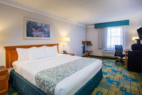 La Quinta Inn by Wyndham Norfolk Virginia Beach - image 7