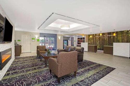 ล็อบบี้, La Quinta Inn & Suites by Wyndham Visalia/Sequoia Gateway in วิเซเลีย (CA)
