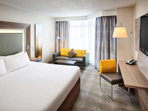Executive King Room with Sofa Bed