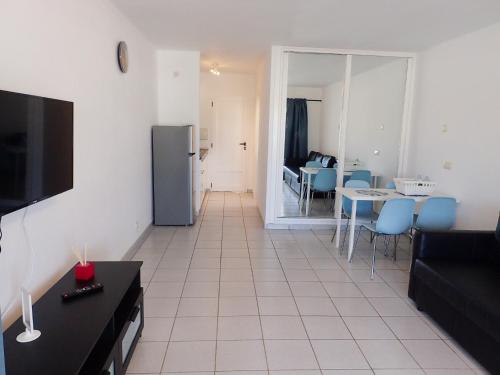 Apartamento en Playa Roca primer linea de mar (05) 2