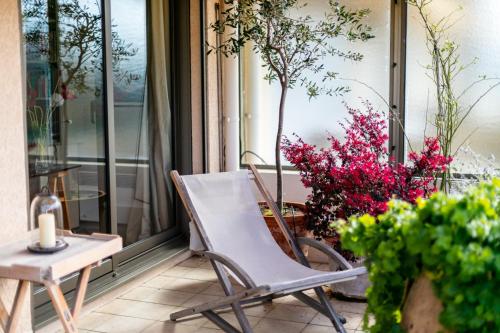 Balcony/terrace, LE CHATEAU DE LA PINEDE AP4198 by Riviera Holiday Homes in Saramartel
