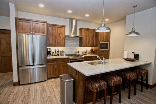 Silverpine Hideaway by Casago McCall - Donerightmanagement, McCall (photo 3)