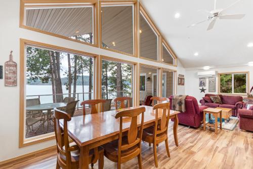 Lakefront Seclusion - image 2