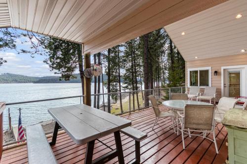 Lakefront Seclusion - image 6