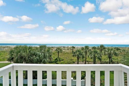 Oceanfront Home Cozy Beach House BBQ Dogs OK